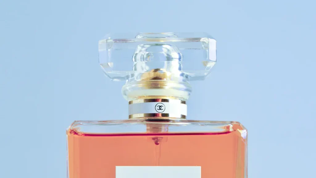 How Scent Psychology Challenges Beauty Norms Today